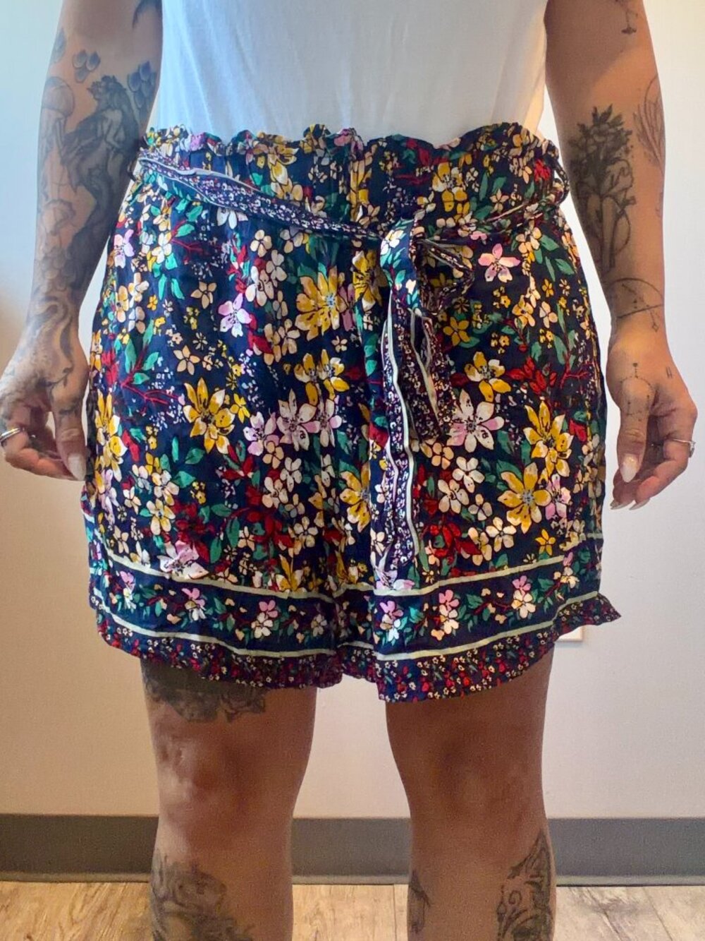 Shein Curve 2XL Floral Pattern Shorts w/ Belt